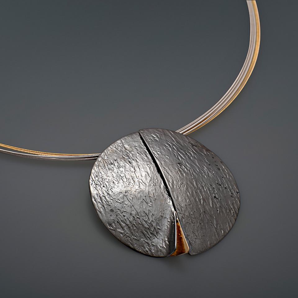Textures necklace with pendant 30